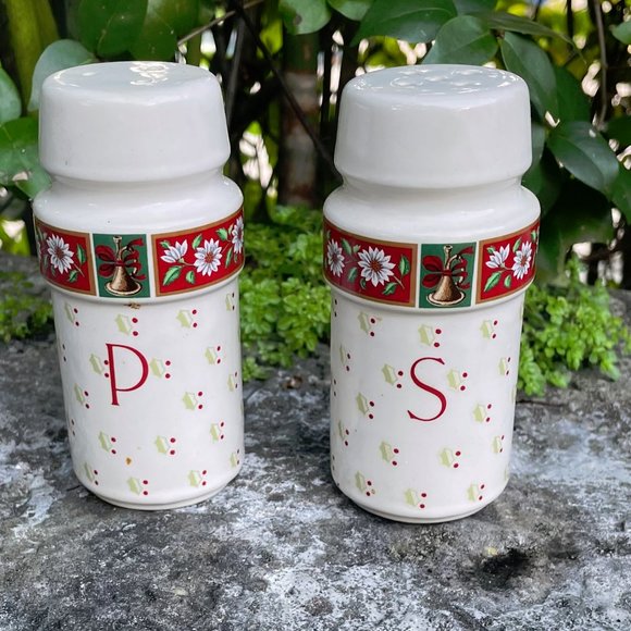 Vintage Ceramic Holiday Vintage Salt & Pepper Shakers - Picture 1 of 5
